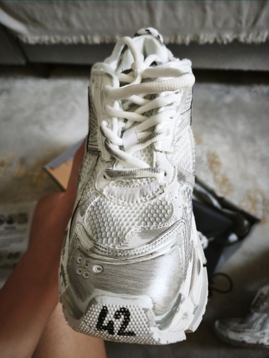 Balenciaga Runner v2