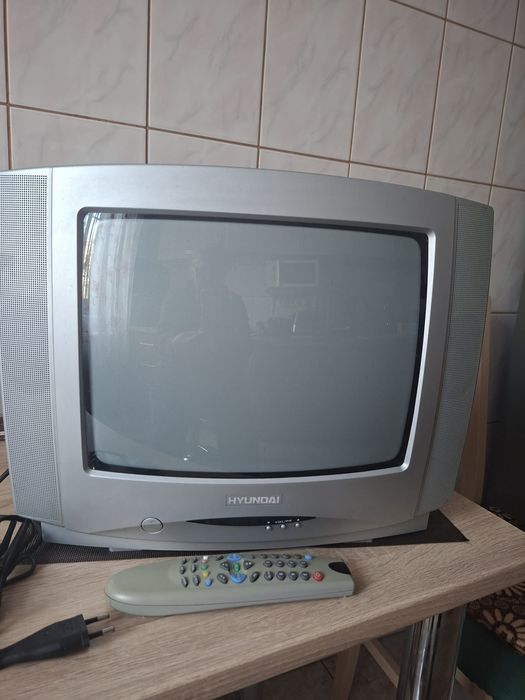 Televizor  Hyundai - 37 cm. diagonala