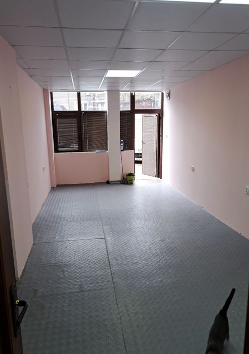 Продава се Магазин в Дупница - 30 кв.м за 595 €/кв.м - Снимка #1