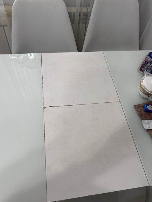 Стол кухонный  и 4 стула