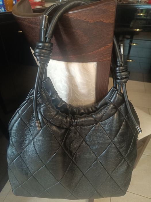 Дамска черна чанта