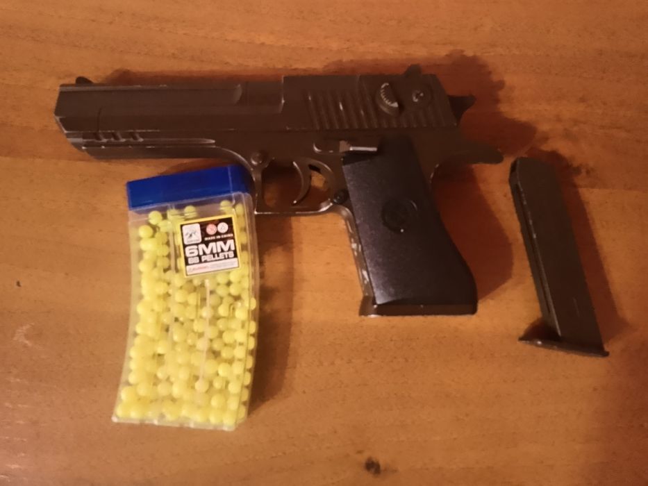 Пистолет игрушечный для детей