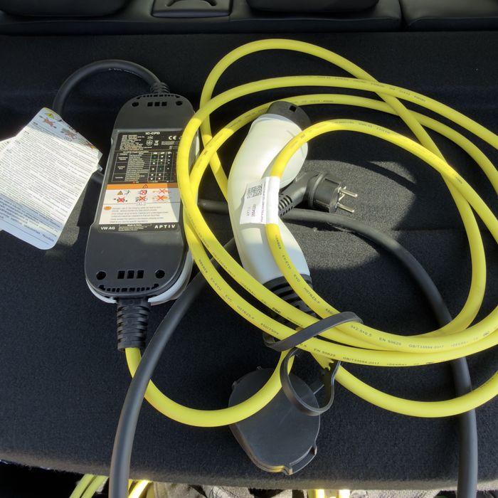 Cablu de încărcare original Volkswagen Group (VW AG) Mode 2 – IC-CPD, NOU