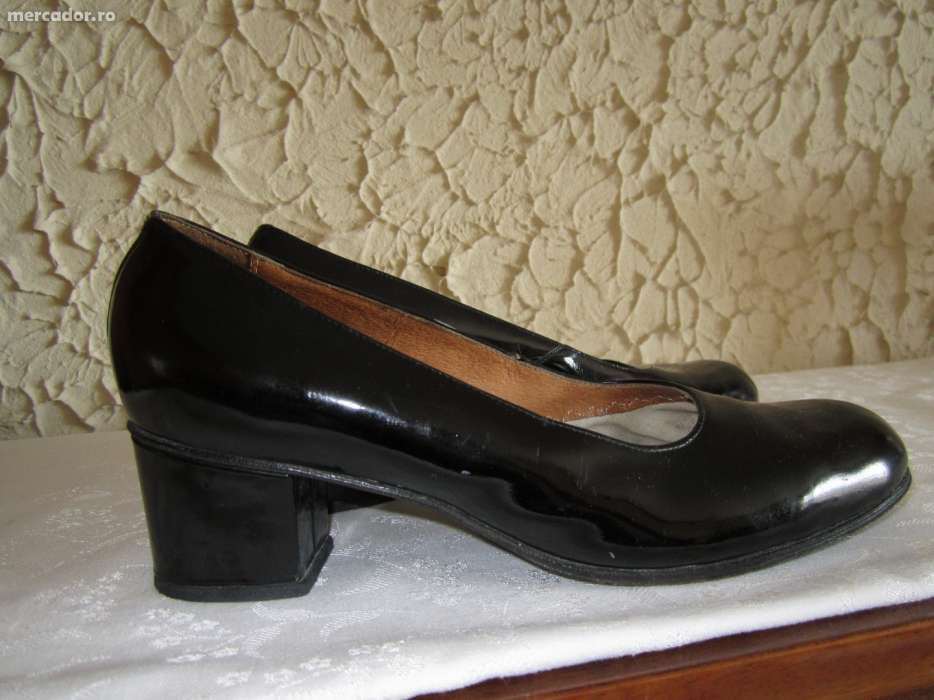 Pantofi (M=39) si poseta, negru, lac + bonus si livrare gratuita*