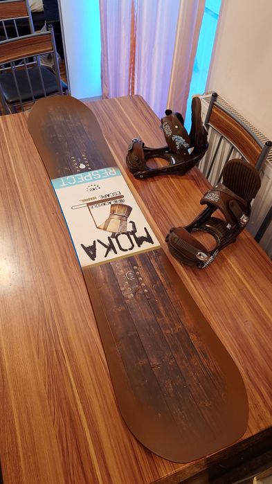 Placa Snowboard Black Hole Escape 142 cu legaturi Burton Lexa S