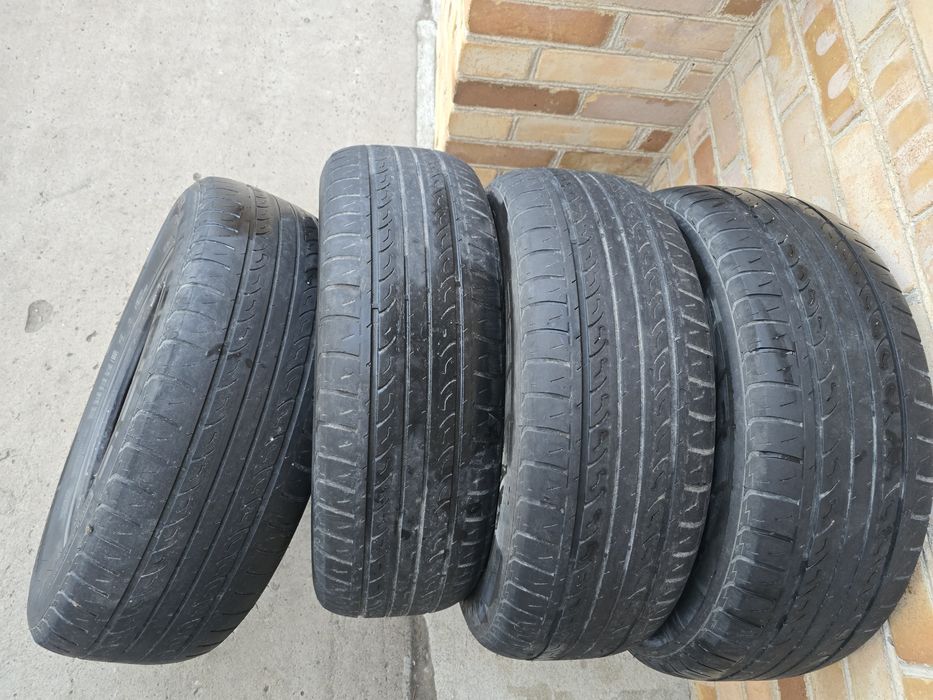 Продам шины 215 на 65 R 16