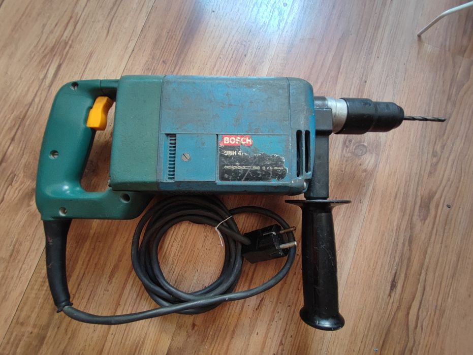 Перфоратор BOSH с куфар за съхранение