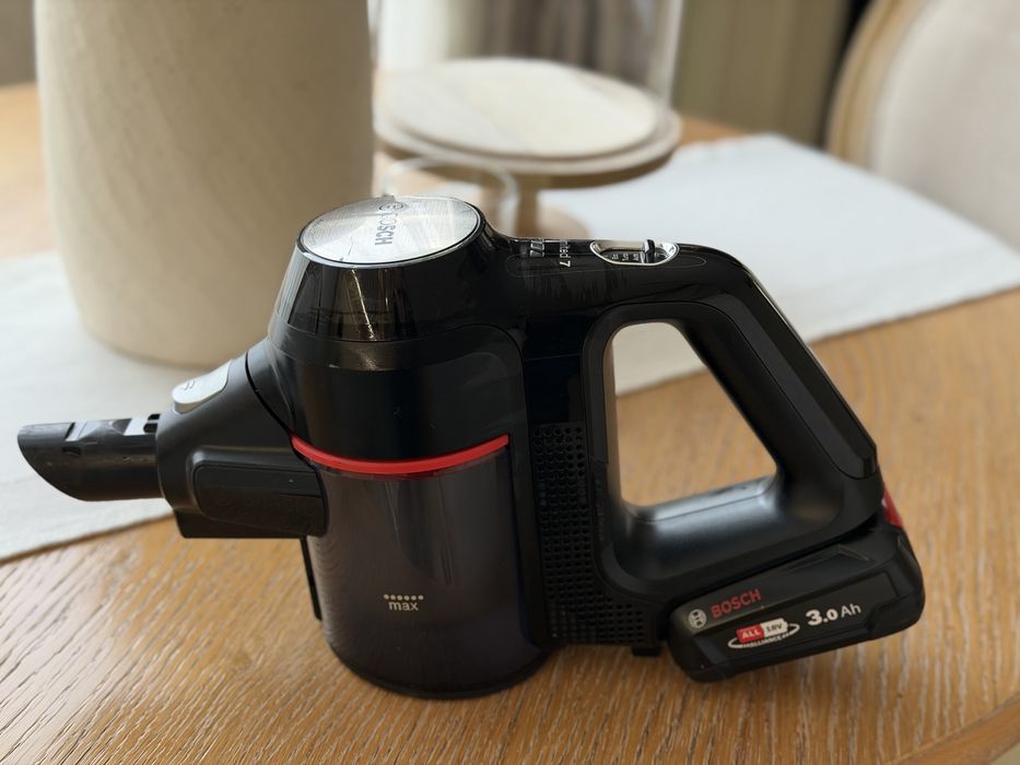 Вертикална прахосмукачка bosch unlimited 7