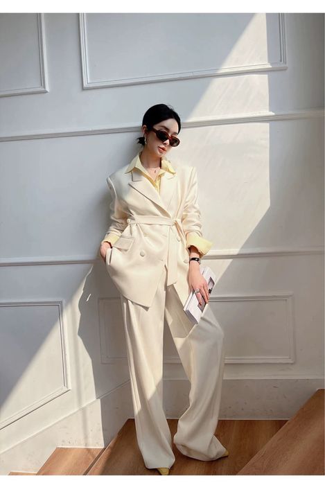 Женский брючный костюм