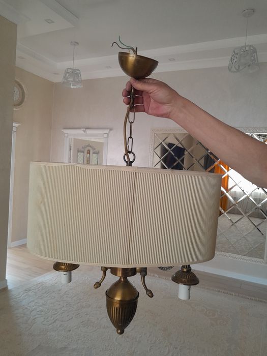 Продаётся люстра