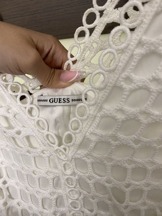 Rochie Guess nepurtată!