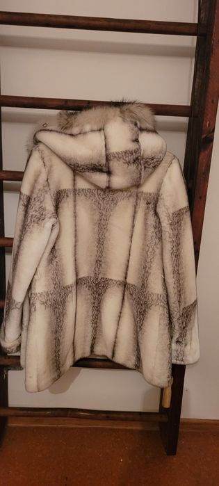 Шуба из искуственного меха.