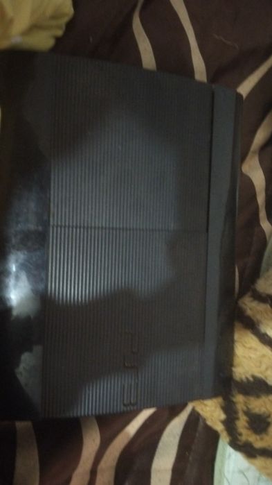 PS3 Super Slim + 1 manetă + 3 jocuri – 400 lei, rapid de vânzare!