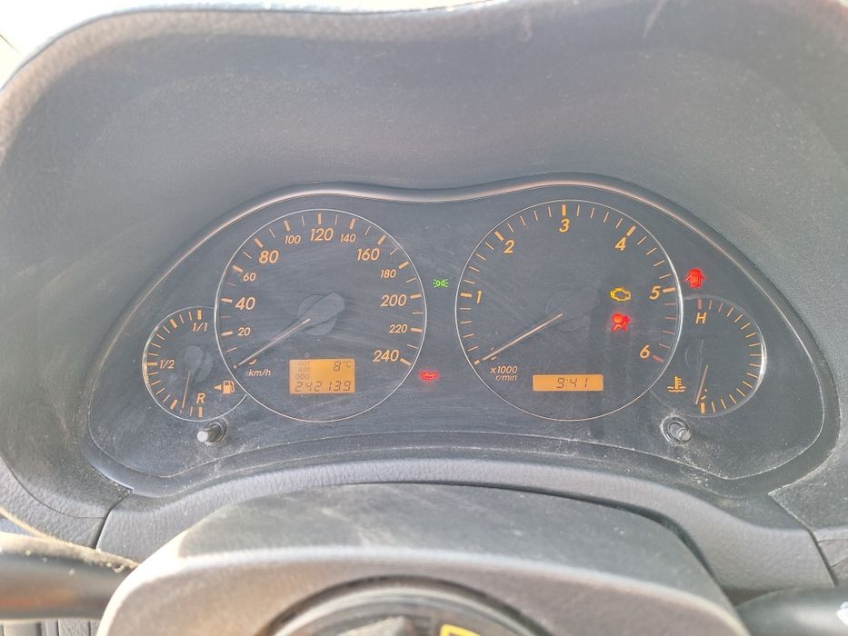 Двигател Toyota Avensis 2.2D4D / Тойота Авенсис 2.2Д4Д 2005г. Код: 2AD