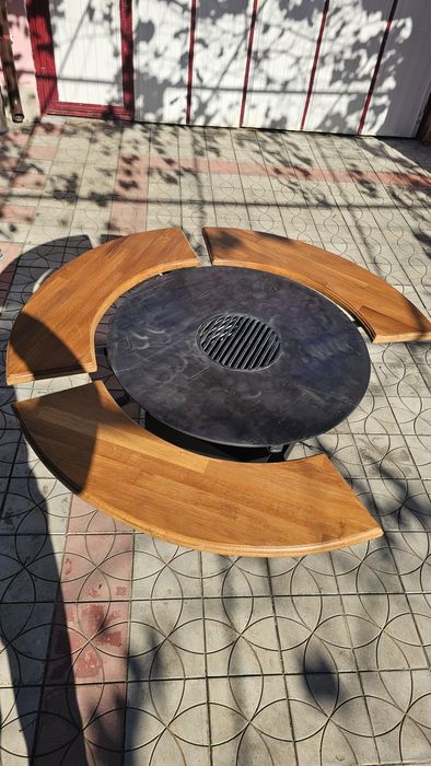 Gratar grill pe lemn