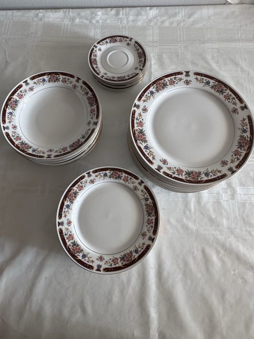 Тарелки  посуда.