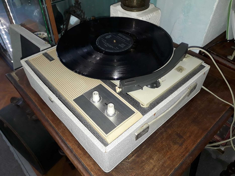 Picup defect Kosmophon boxa încorporată