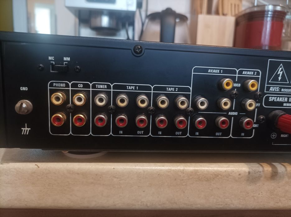 Продавам hi-fi сет усилвател, СД преар и тунер Rotel