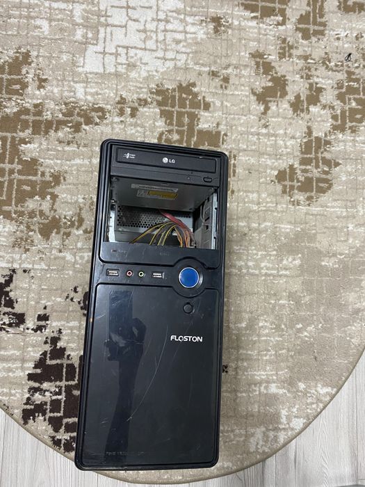 Vand si separat si cu toate la un pret 3 monitoare si 2 unitati .