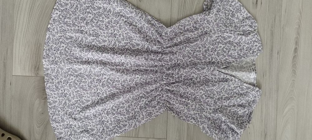 Lot tricouri fetițe 9-10 ani plus rochie