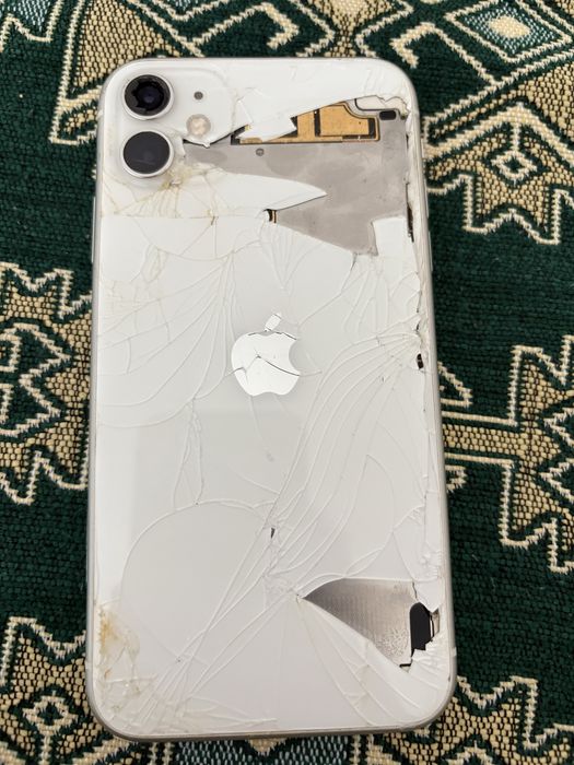 Iphone 11 сатылады.