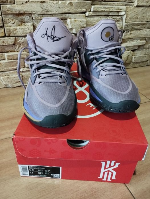 Продавам Nike Kyrie 8