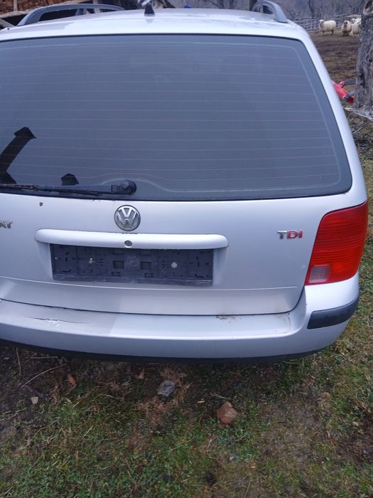 Vând uși stânga/dreapta passat b5