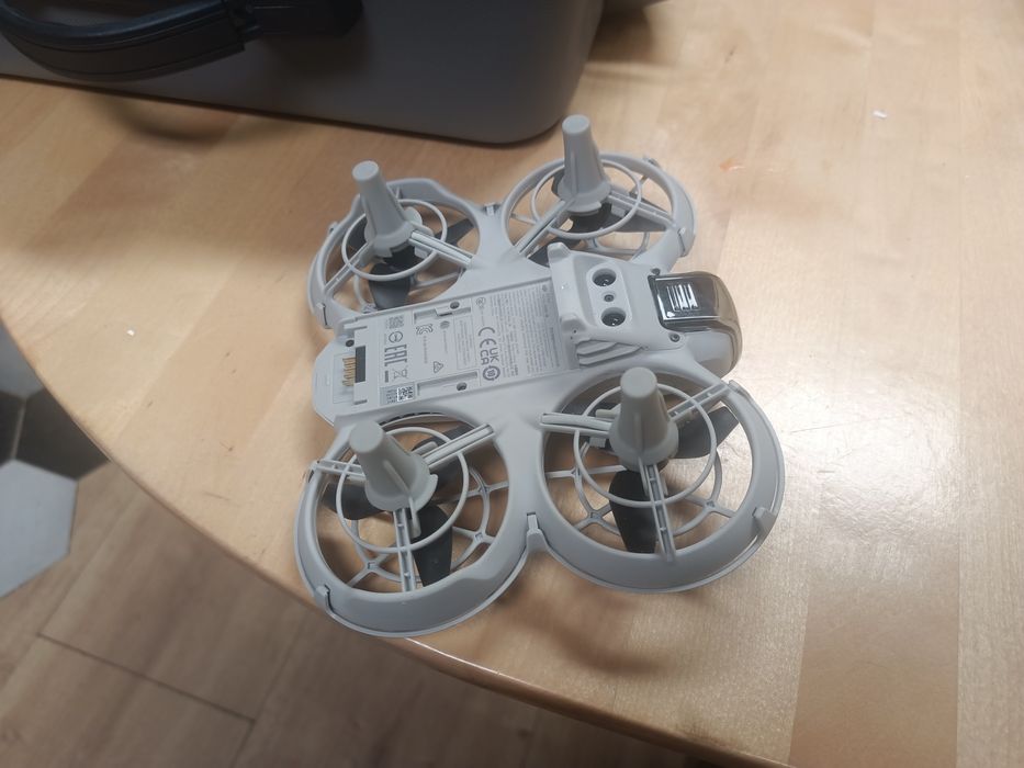 DJI NEO FLY MORE COMBO cu geanta și picioare de aterizare