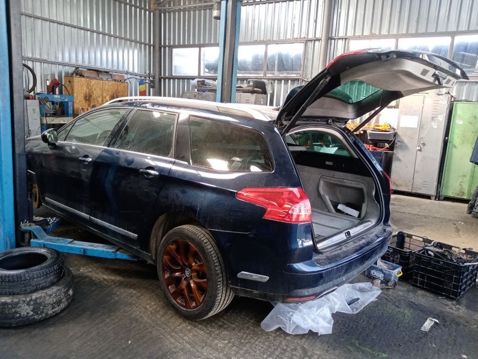 Dezmembrari Citroen C5 2 (RD, TD) (2008-2017) 3.0 HDi 240 Motorina