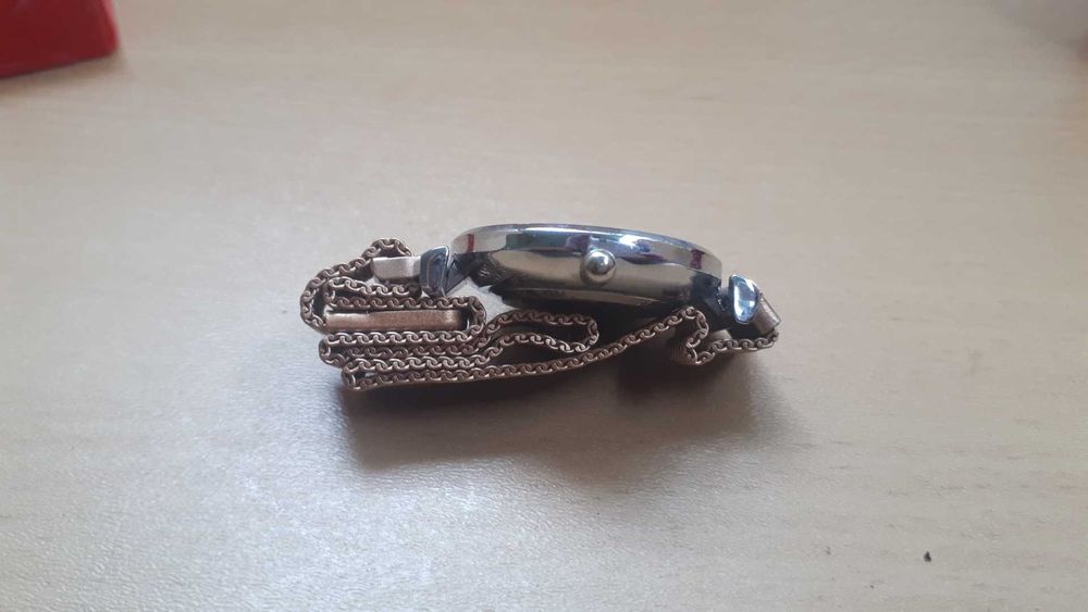 Часовник JXS в кутийка