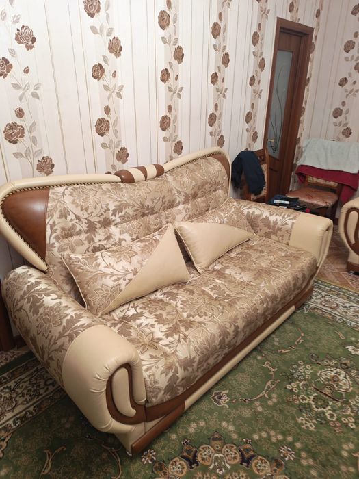Продается диван три два один