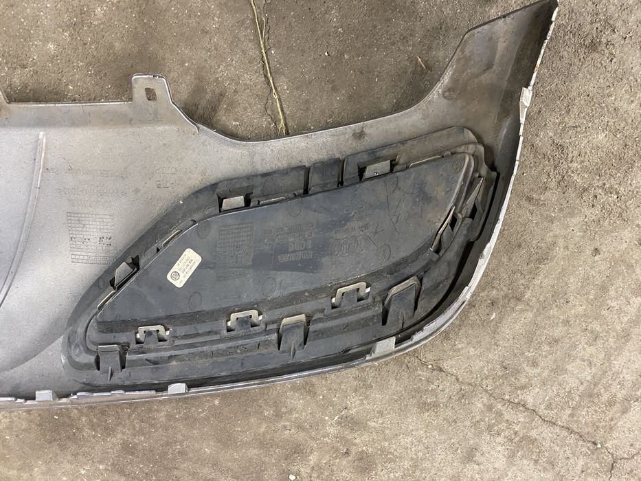 Дясна лайстна/решетка за задна броня на Audi Q5