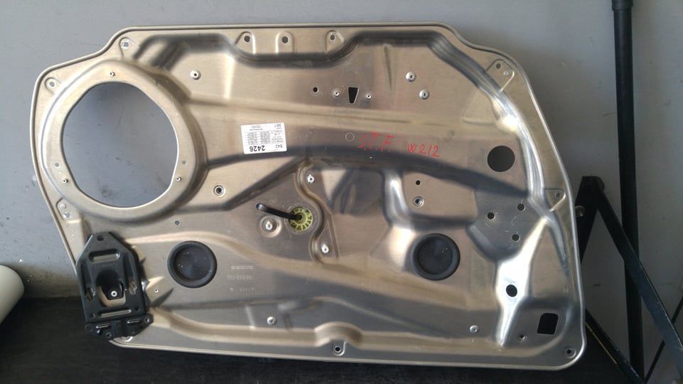 Macara usa stanga fata mercedes e class w212 981692105