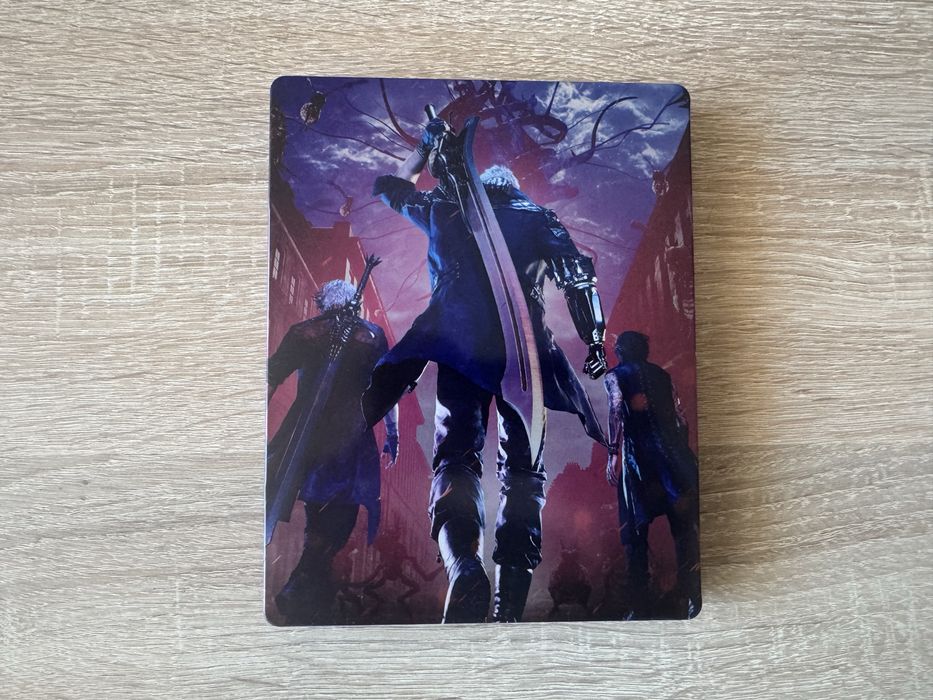 [PS4] Devil May Cry 5 със steelbook