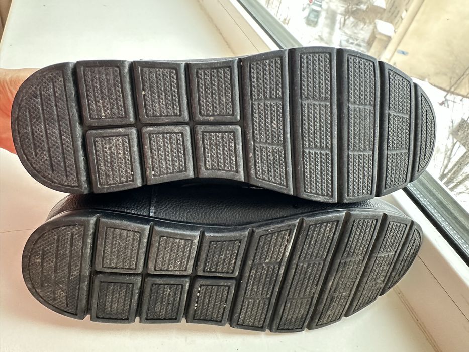 Кожаные туфли на липучке 38 размер