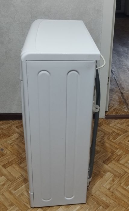 Стиральная машина Indesit IWUB 4105 CIS белый