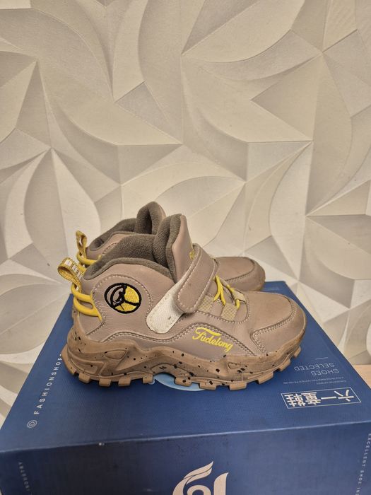 Продам кроссовки