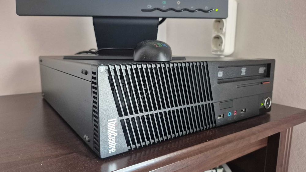 Sistem retro IBM/Lenovo cu XP