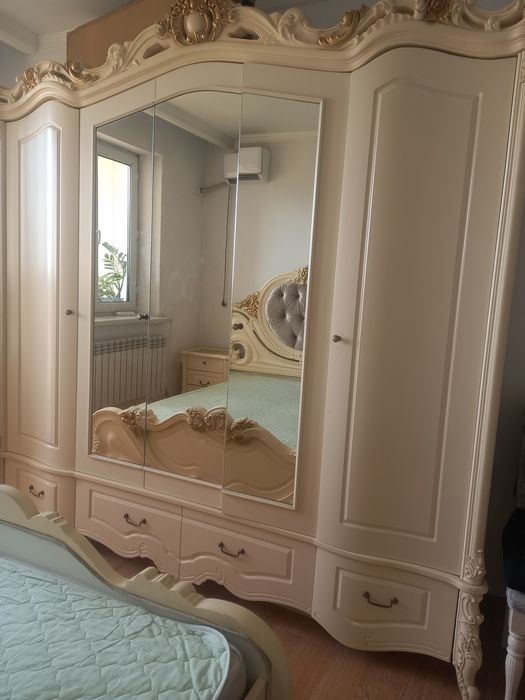 Продам спальный гарнитур