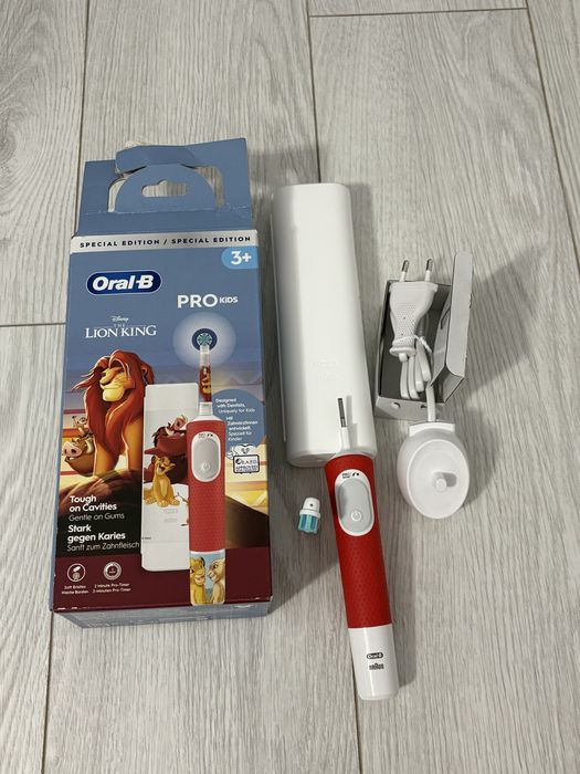 Oral B  Pro Kids Lion King Noi,Sigilate (LICHIDARE DE STOC)