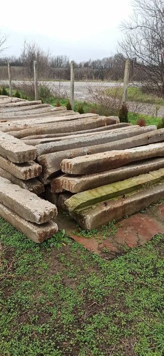 Продавам бетонови траверси цената е 10лева за един брой