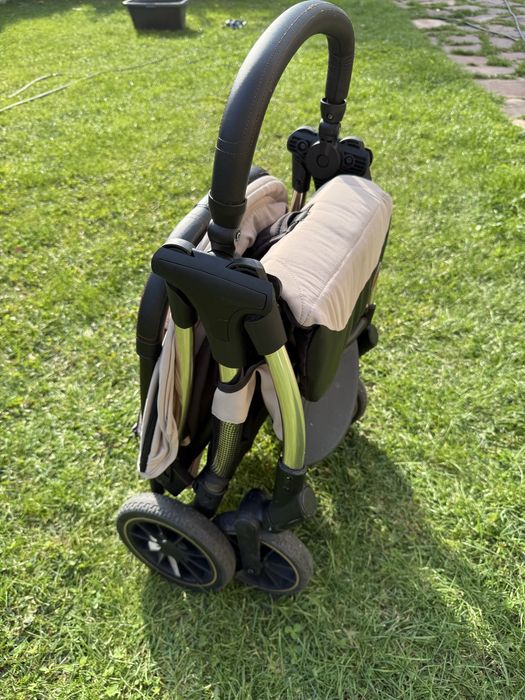 Коляска прогулочная