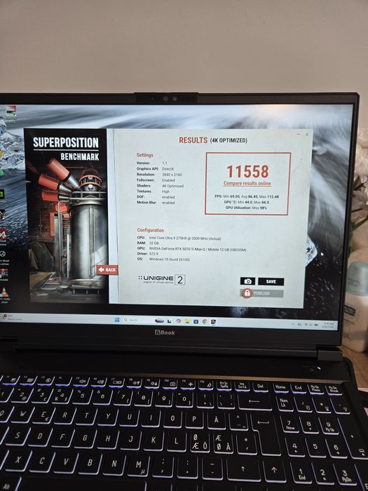 Laptop CLEVO X560WNR-G /  Rtx 5070ti  / ultra 9 275hx / 32 gb ram/
