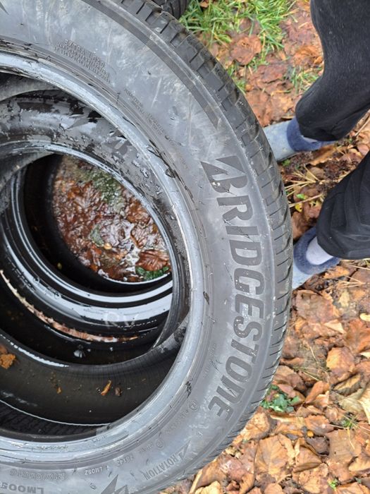 Vând 4 cauciucuri 215/55/R18