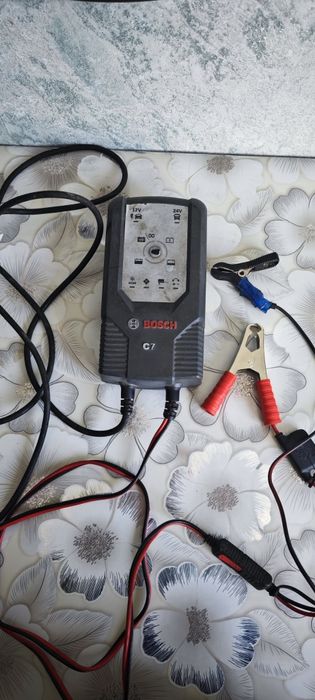 Продам зарядное Bosch c7