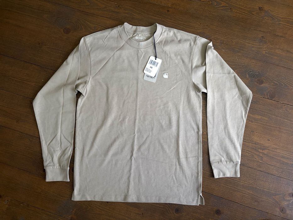 Суичъри и блузи на Carhartt.