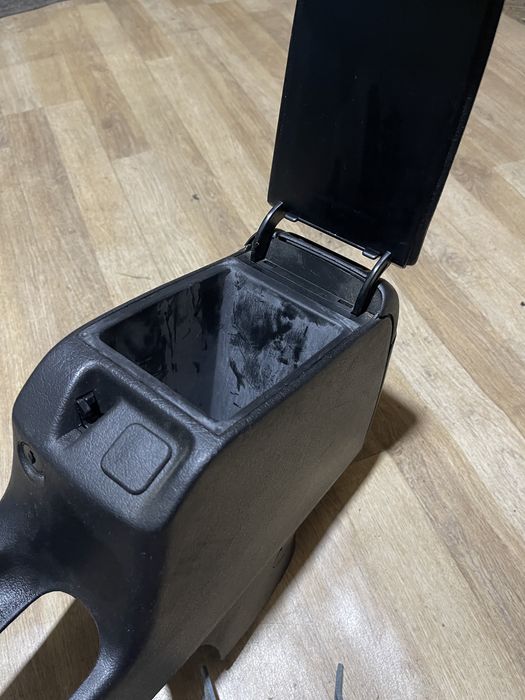 Подлокотник Passat B3/B4 оригинал