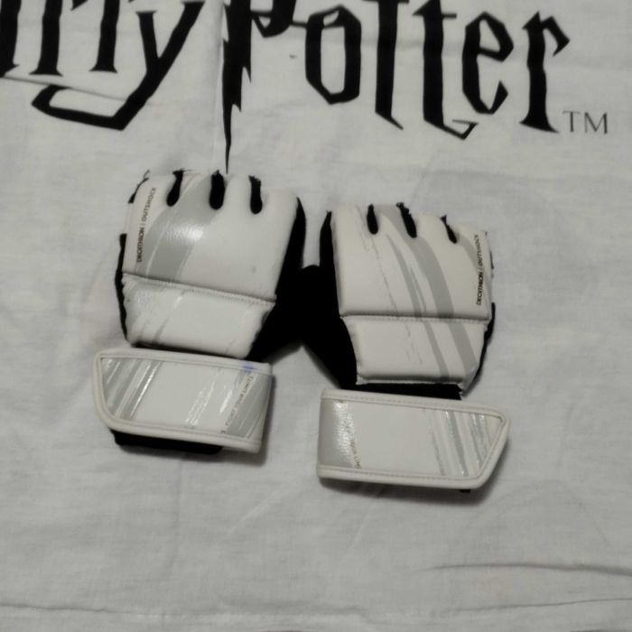 Ръкавици бели за Карате от Decathlon