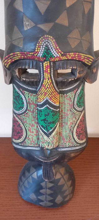 Продавам западноафрикански маски с височина 70 см.