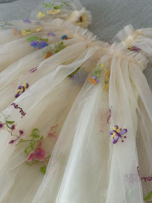 Rochie cu tulle si fluturas crem fetițe